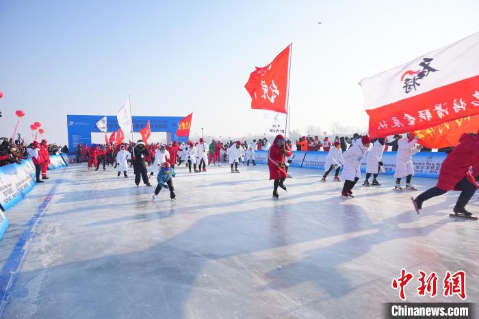 2025年哈尔滨亚洲速度滑冰马拉松正式开幕 千余名