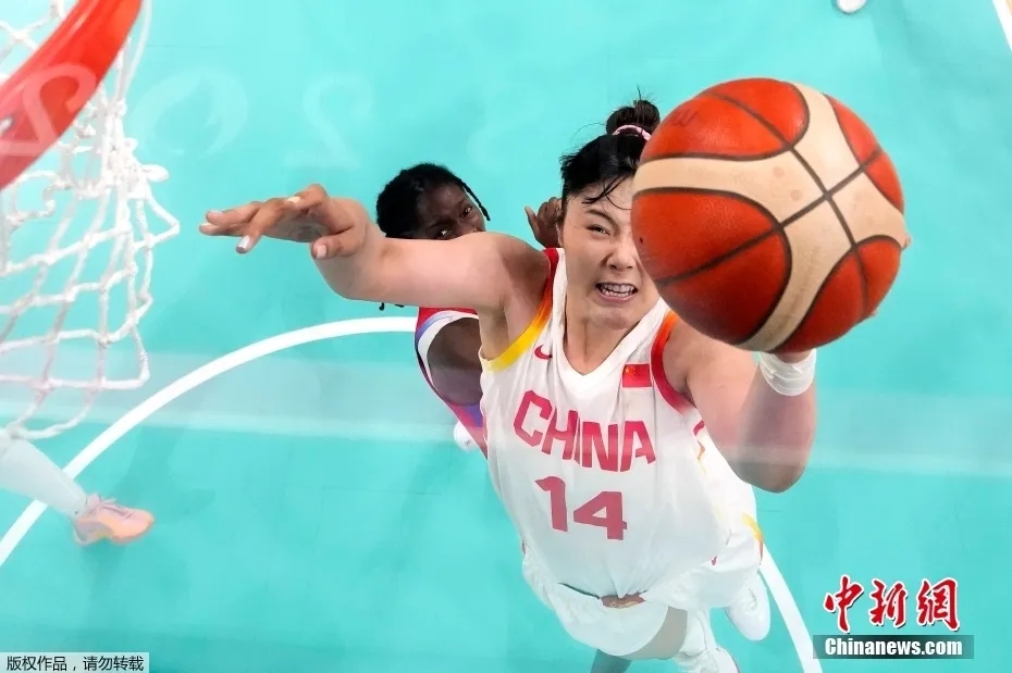 中国女篮击败波多黎各后跃居小组第三，淘汰赛