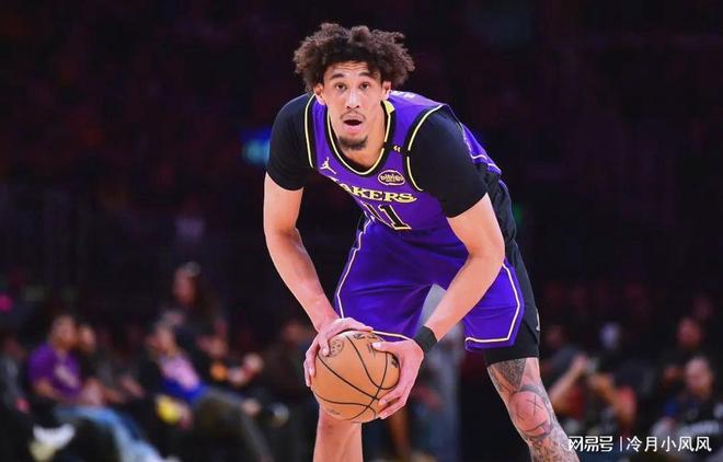 东契奇爆发率队大胜 三巨头化学反应提升