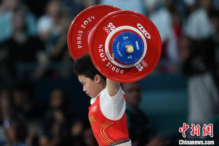 侯志慧绝杀逆转卫冕 206公斤总成绩震撼巴黎赛场