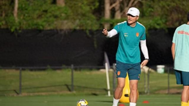 中国男足抵达悉尼备战国际赛事 U23球员首次亮相