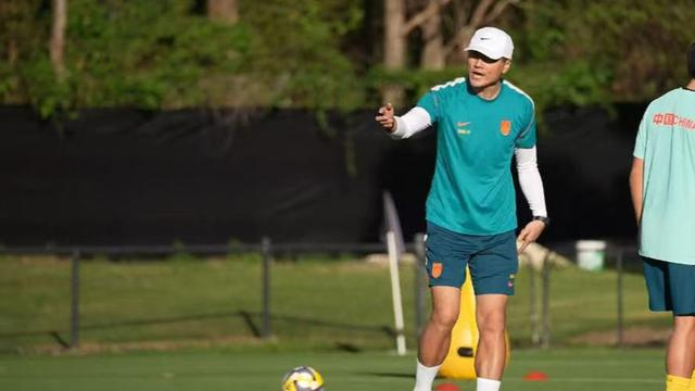 中国男足抵达悉尼备战国际赛事 U23球员首次亮相