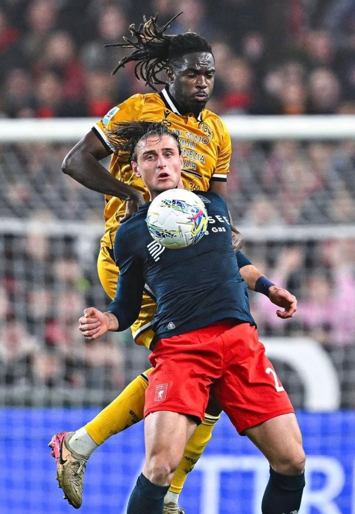 热那亚主场不敌乌迪内斯 洛伦佐·科隆博与梅西