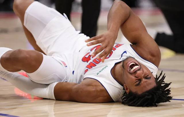 公牛裁掉艾维因反LGBTQ言论，职业生涯陷入低谷