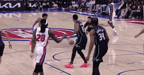 公牛裁掉艾维因反LGBTQ言论，职业生涯陷入低谷