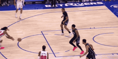 公牛裁掉艾维因反LGBTQ言论，职业生涯陷入低谷