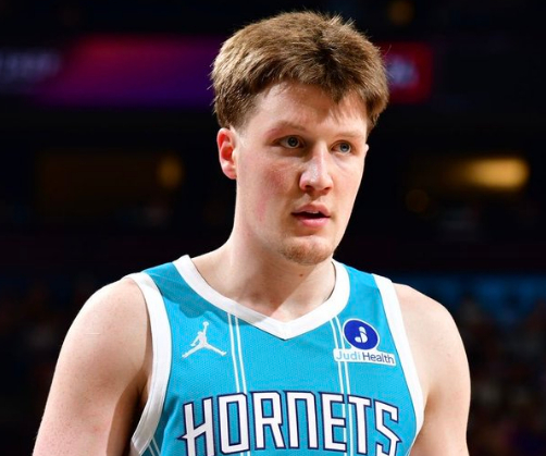 克尼普尔20+高效表现跻身历史后卫榜单