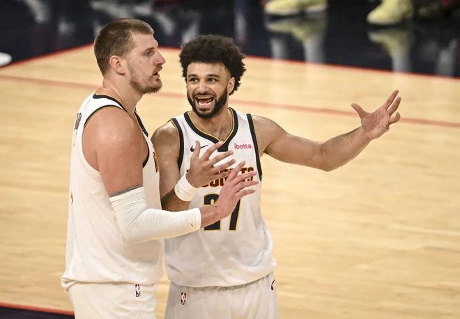 约基奇狂砍23+21+19创历史三双纪录 穆雷53分助双