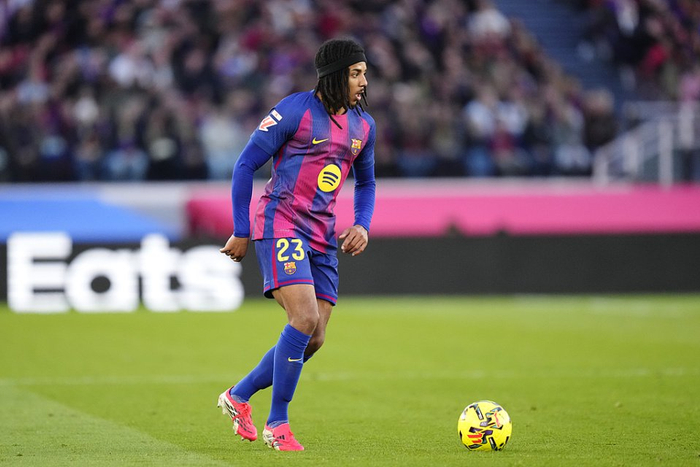 英超三豪门争抢巴萨后防核心孔德，巴萨或以8